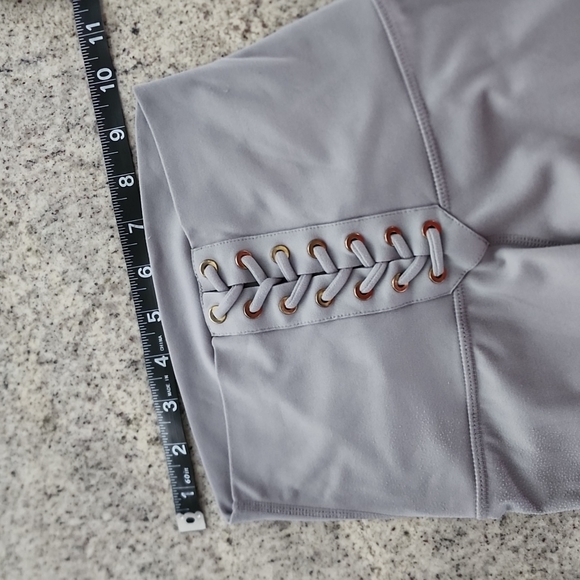 WeWoreWhat butter soft grey capri legging! - Picture 8 of 11